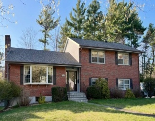 19 Harvest Ln, Hingham, Massachusetts, 4 Bedrooms Bedrooms, 9 Rooms Rooms,3 BathroomsBathrooms,Residential,For Sale,Harvest Ln,73509126