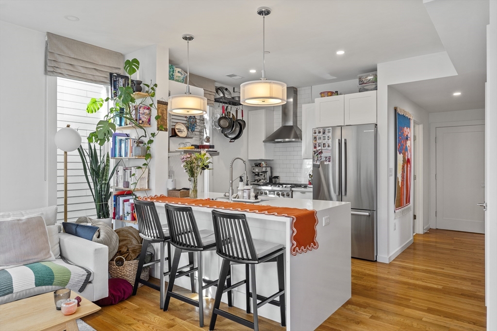 49 Rogers St, Boston, Massachusetts, 2 Bedrooms Bedrooms, 4 Rooms Rooms,2 BathroomsBathrooms,Residential Lease,For Rent,Rogers St,73509353