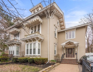 62 Winthrop St, Boston, Massachusetts, 4 Bedrooms Bedrooms, 9 Rooms Rooms,2.5 BathroomsBathrooms,Residential,For Sale,Winthrop St,73509130