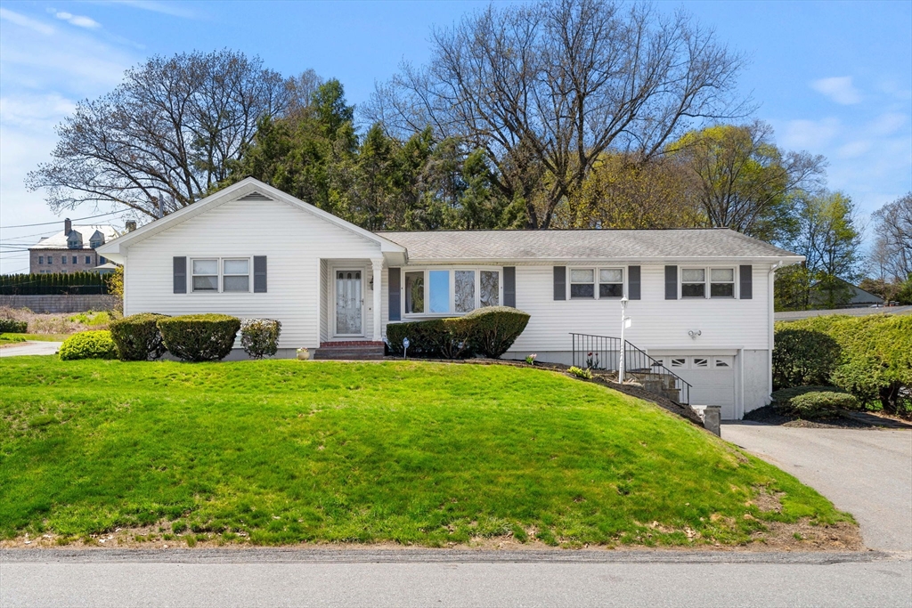 105 Starr Ave, Lowell, Massachusetts, 4 Bedrooms Bedrooms, 8 Rooms Rooms,2 BathroomsBathrooms,Residential,For Sale,Starr Ave,73509346