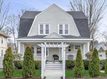 2031 Commonwealth Ave, Newton, Massachusetts, 4 Bedrooms Bedrooms, 11 Rooms Rooms,3.5 BathroomsBathrooms,Residential,For Sale,Commonwealth Ave,73509133