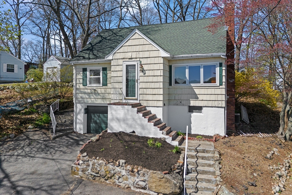 29 Winslow Way, Lynn, Massachusetts, 3 Bedrooms Bedrooms, 6 Rooms Rooms,2.5 BathroomsBathrooms,Residential,For Sale,Winslow Way,73508131