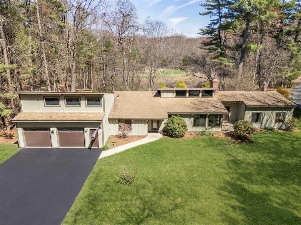 6 Cranberry Ln, Hudson, Massachusetts, 4 Bedrooms Bedrooms, 8 Rooms Rooms,2.5 BathroomsBathrooms,Residential,For Sale,Cranberry Ln,73509348