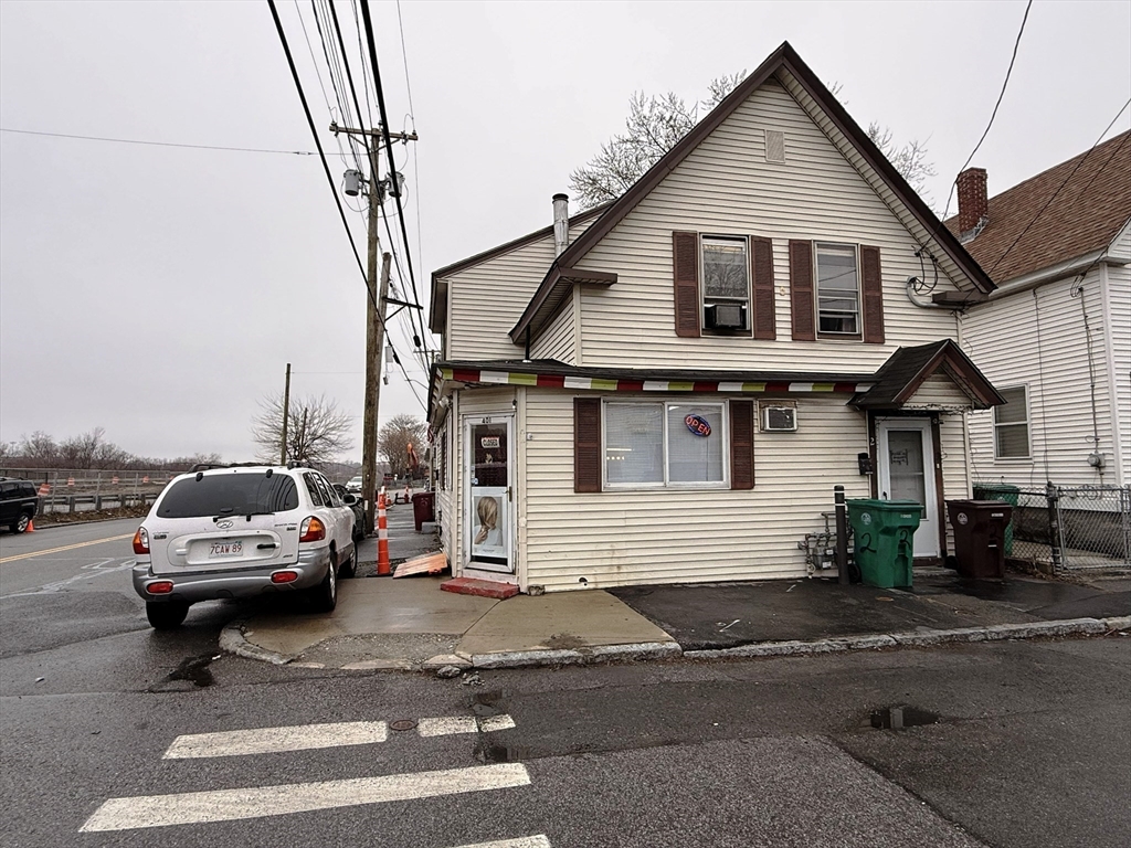2 West Street, Lowell, Massachusetts, 3 Bedrooms Bedrooms, 8 Rooms Rooms,2.5 BathroomsBathrooms,Residential Income,For Sale,West Street,73509163