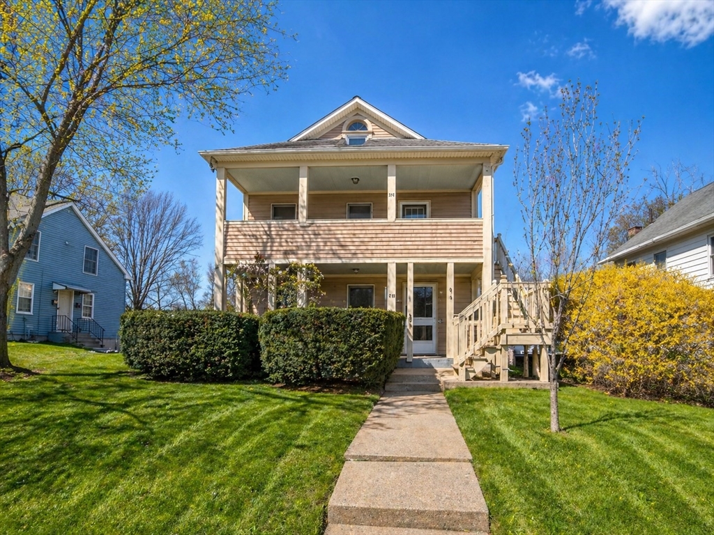 308 South St., Southbridge, Massachusetts, 4 Bedrooms Bedrooms, 9 Rooms Rooms,3.5 BathroomsBathrooms,Residential Income,For Sale,South St.,73500834