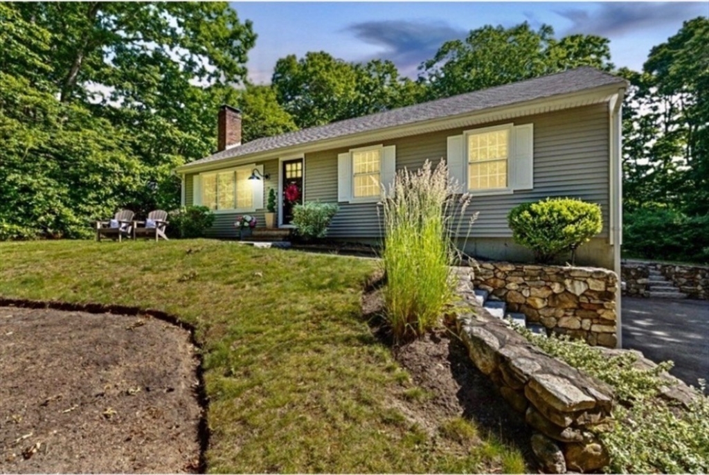 15 Surrey Ln, Sandwich, Massachusetts, 3 Bedrooms Bedrooms, 6 Rooms Rooms,1.5 BathroomsBathrooms,Residential,For Sale,Surrey Ln,73509270