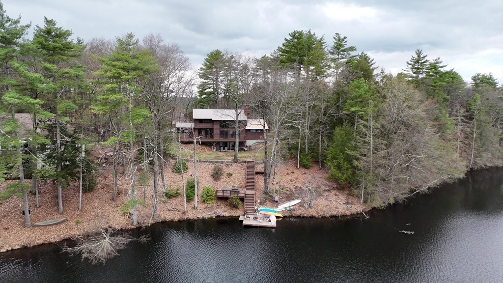 74 Perry, Athol, Massachusetts, 3 Bedrooms Bedrooms, 10 Rooms Rooms,3.5 BathroomsBathrooms,Residential,For Sale,Perry,73509379