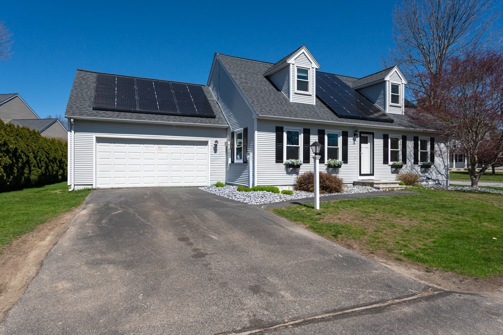26 Juniperwood Dr, Haverhill, Massachusetts, 3 Bedrooms Bedrooms, 6 Rooms Rooms,3 BathroomsBathrooms,Residential,For Sale,Juniperwood Dr,73509376