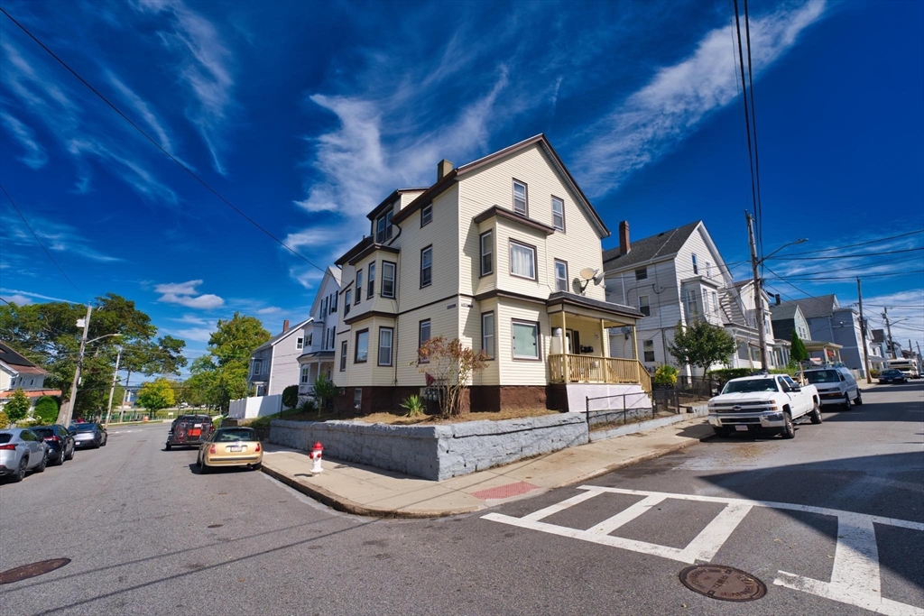 4 Oliver St, Fall River, Massachusetts, 6 Bedrooms Bedrooms, 15 Rooms Rooms,3 BathroomsBathrooms,Residential Income,For Sale,Oliver St,73509172