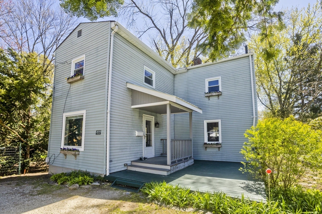 14 1/2 Gaugh Street, Easthampton, Massachusetts, 2 Bedrooms Bedrooms, 6 Rooms Rooms,1.5 BathroomsBathrooms,Residential,For Sale,Gaugh Street,73509066