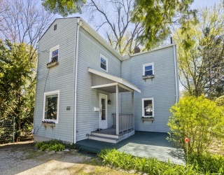 14 1/2 Gaugh Street, Easthampton, Massachusetts, 2 Bedrooms Bedrooms, 6 Rooms Rooms,1.5 BathroomsBathrooms,Residential,For Sale,Gaugh Street,73509066