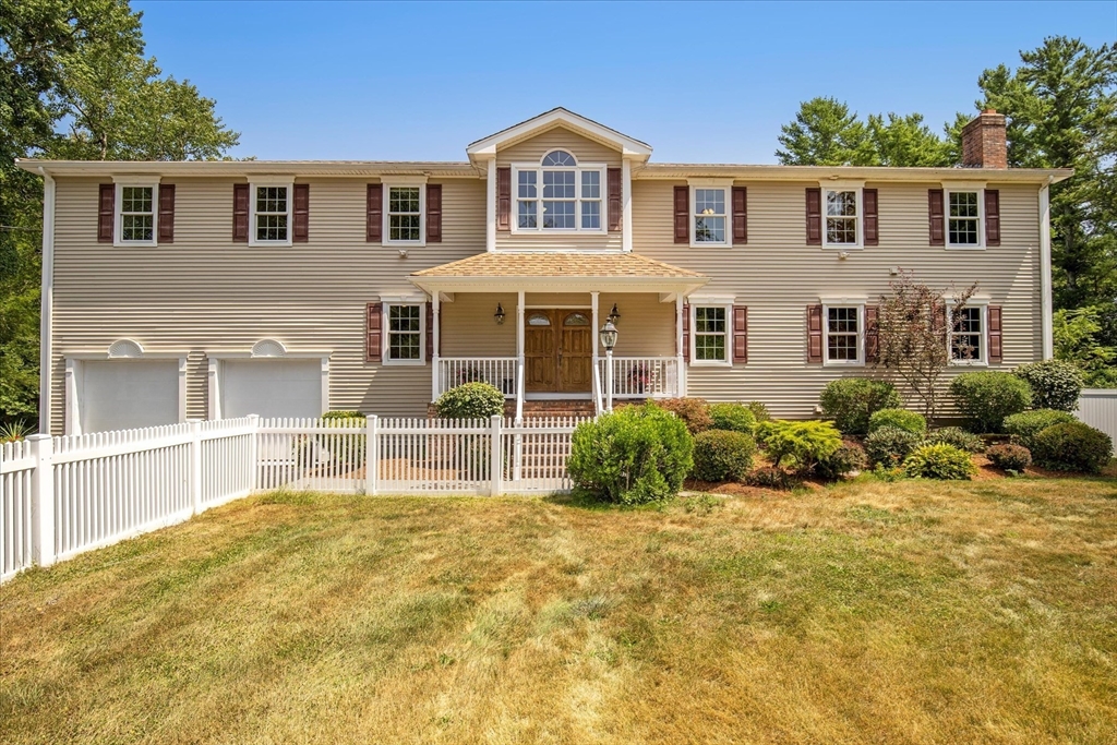220 Mattapoisett Rd, Rochester, Massachusetts, 4 Bedrooms Bedrooms, 10 Rooms Rooms,3.5 BathroomsBathrooms,Residential,For Sale,Mattapoisett Rd,73509401