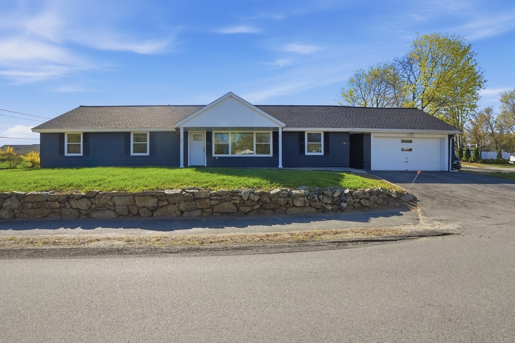 181 Green Street, Stoneham, Massachusetts, 4 Bedrooms Bedrooms, 7 Rooms Rooms,2.5 BathroomsBathrooms,Residential,For Sale,Green Street,73508665