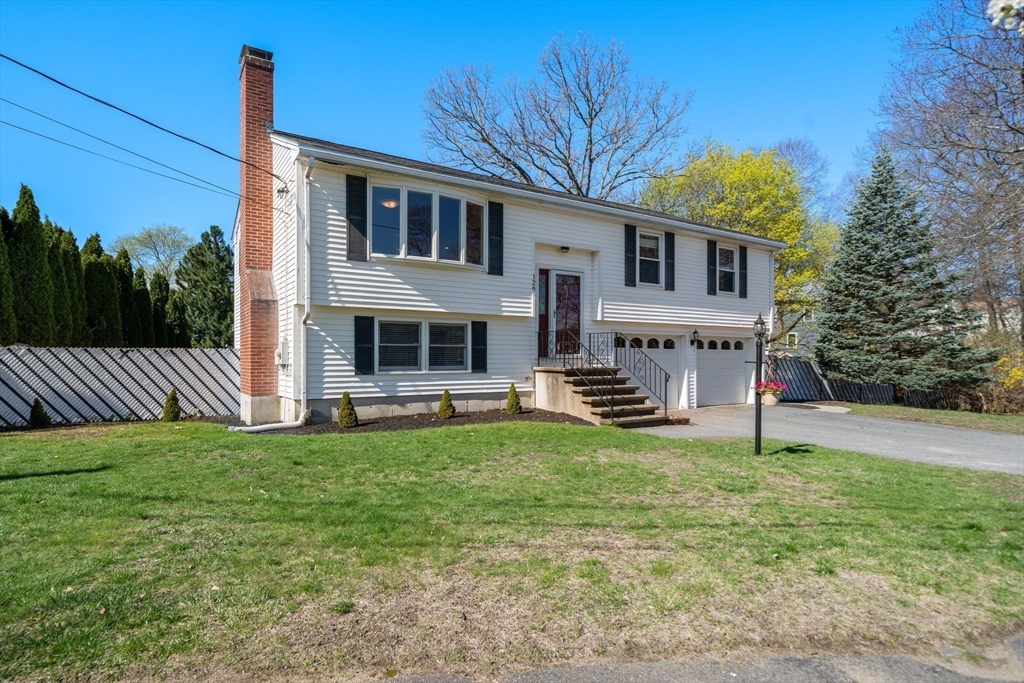 126 Hanscom Ave, Reading, Massachusetts, 3 Bedrooms Bedrooms, 7 Rooms Rooms,2 BathroomsBathrooms,Residential,For Sale,Hanscom Ave,73509207