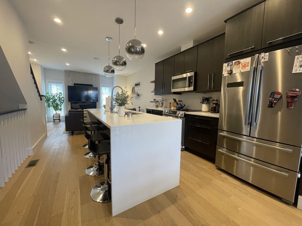 3 Lamson Court, Boston, Massachusetts, 3 Bedrooms Bedrooms, 5 Rooms Rooms,2.5 BathroomsBathrooms,Residential Lease,For Rent,Lamson Court,73509220