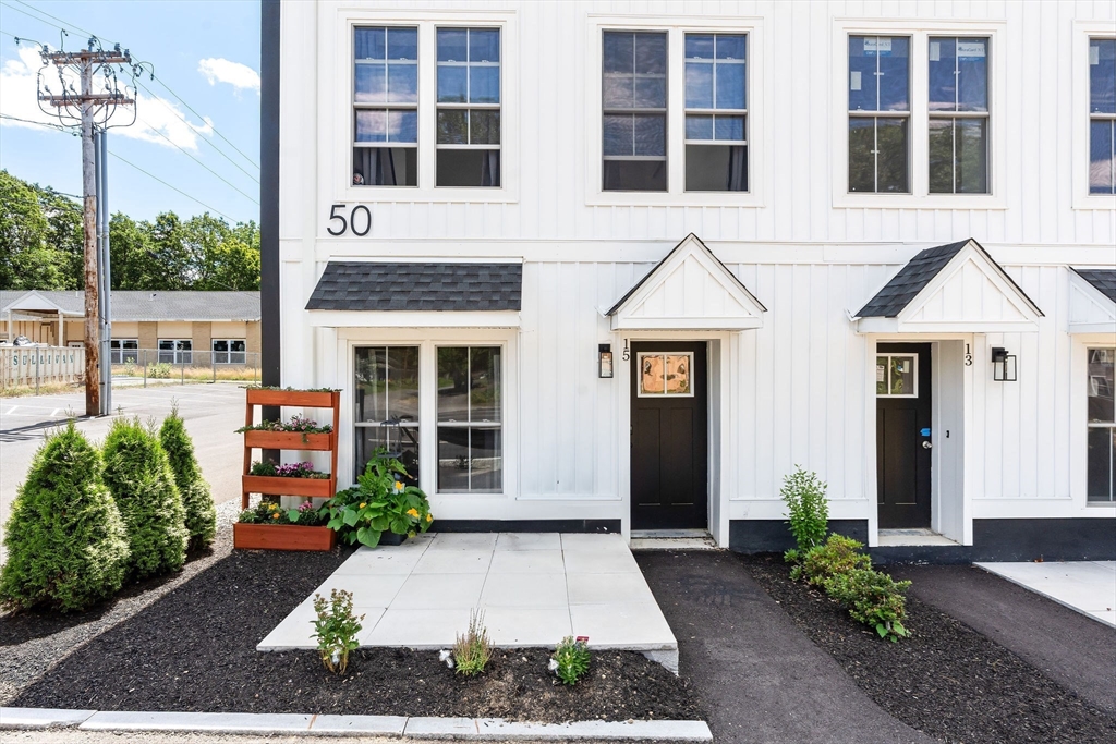 50 Frankfort St, Fitchburg, Massachusetts, 2 Bedrooms Bedrooms, 4 Rooms Rooms,1.5 BathroomsBathrooms,Residential,For Sale,Frankfort St,73509215
