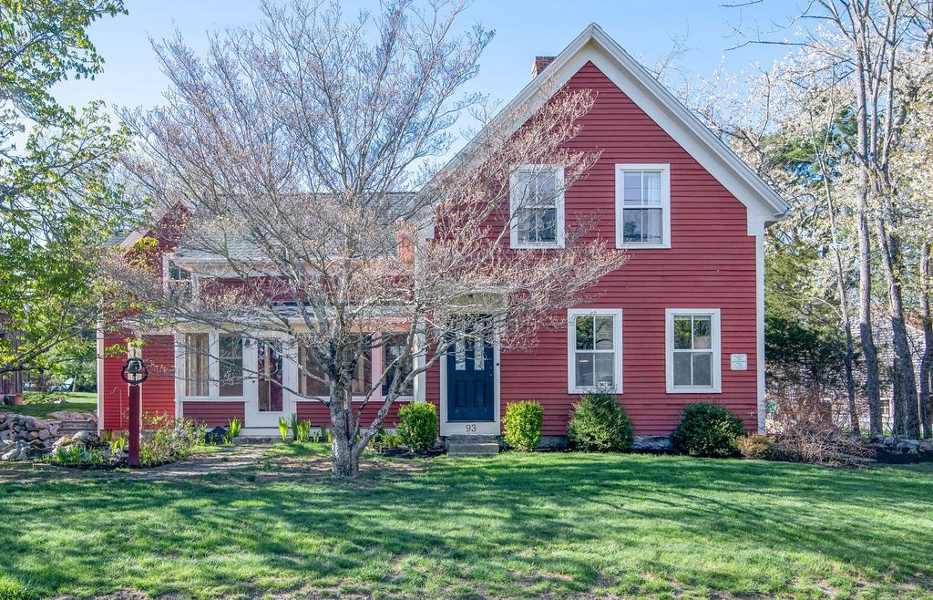 93 Chestnut St, Easton, Massachusetts, 3 Bedrooms Bedrooms, 8 Rooms Rooms,2 BathroomsBathrooms,Residential,For Sale,Chestnut St,73508797