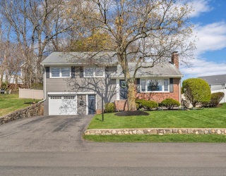 105 Macarthur Rd, Stoneham, Massachusetts, 3 Bedrooms Bedrooms, 6 Rooms Rooms,2 BathroomsBathrooms,Residential,For Sale,Macarthur Rd,73509412