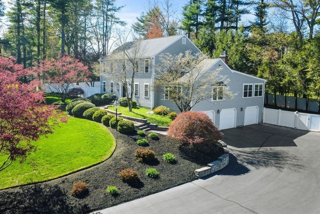 14 Lancelot Ln, Mansfield, Massachusetts, 4 Bedrooms Bedrooms, 9 Rooms Rooms,2.5 BathroomsBathrooms,Residential,For Sale,Lancelot Ln,73509354