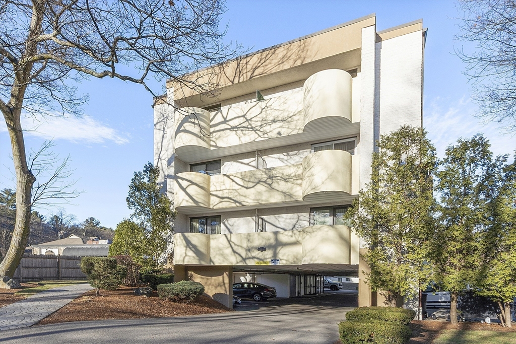 295 W. Wyoming Avenue, Stoneham, Massachusetts, 3 Bedrooms Bedrooms, 6 Rooms Rooms,2 BathroomsBathrooms,Residential,For Sale,W. Wyoming Avenue,73509257