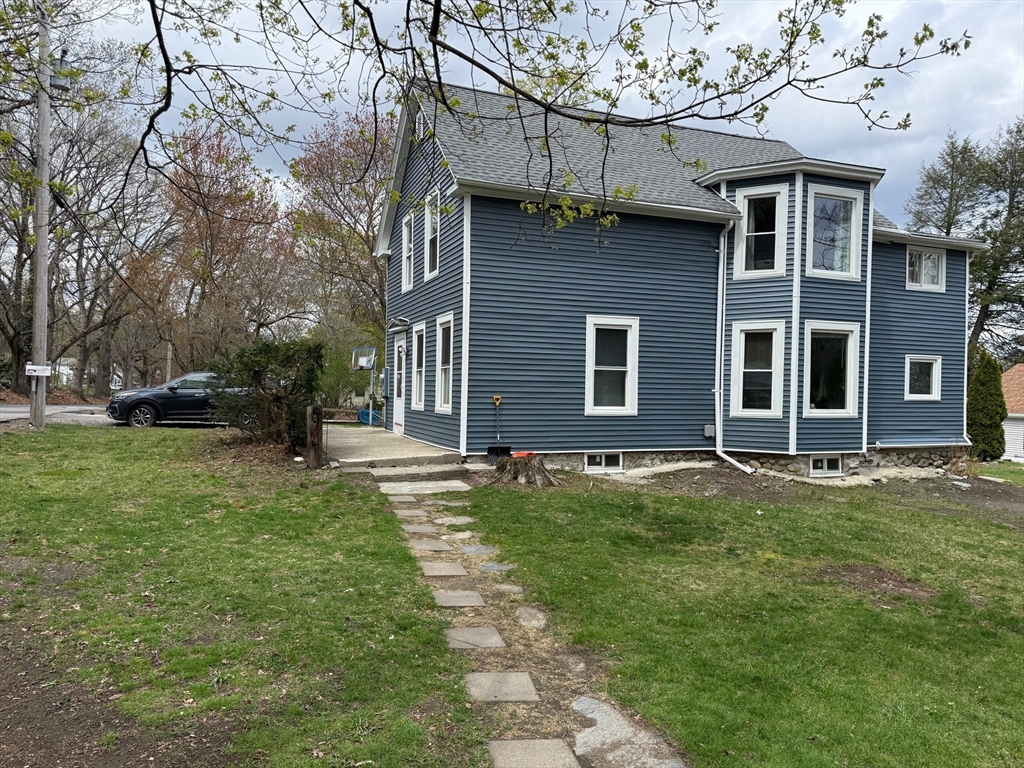 22 Chestnut Street, Westborough, Massachusetts, 3 Bedrooms Bedrooms, 7 Rooms Rooms,1 BathroomBathrooms,Residential Lease,For Rent,Chestnut Street,73508934
