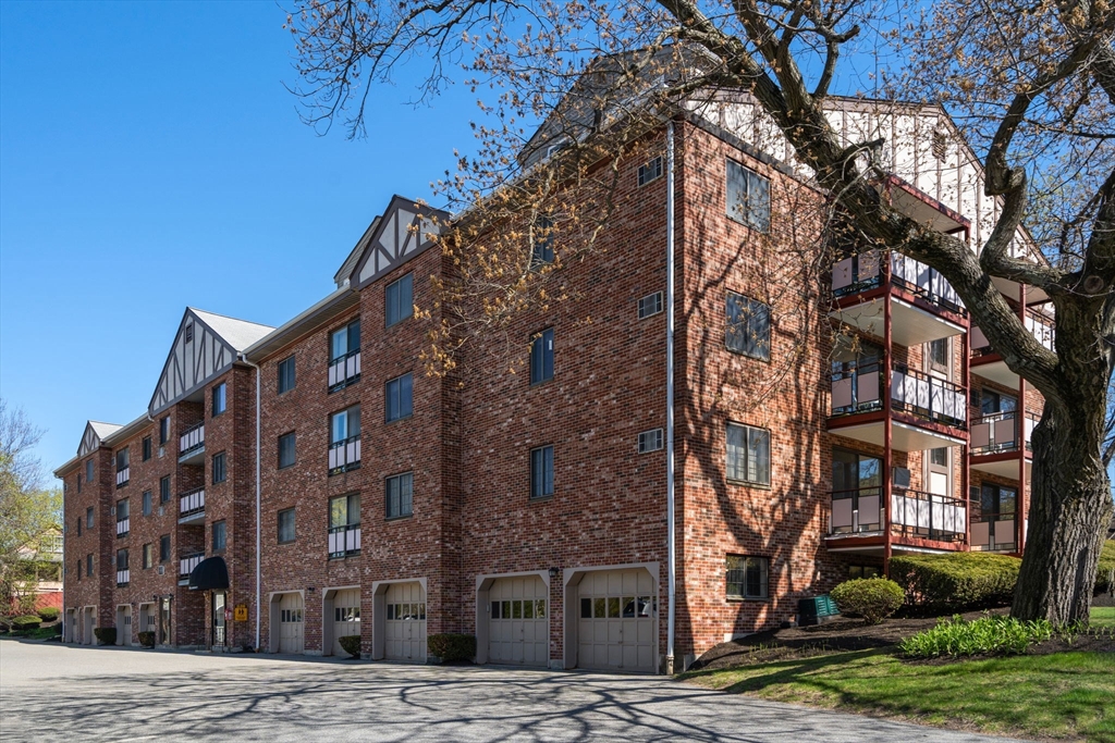 100 Lexington Street, Belmont, Massachusetts, 1 Bedroom Bedrooms, 4 Rooms Rooms,1 BathroomBathrooms,Residential,For Sale,Lexington Street,73508807