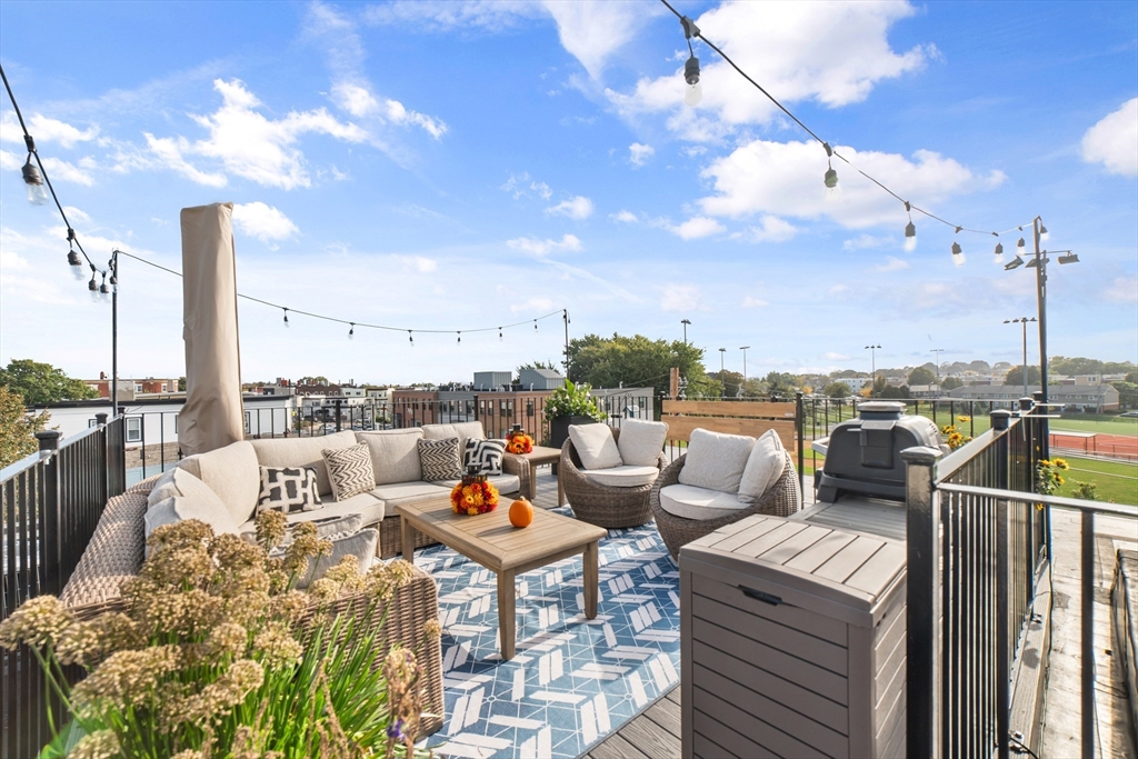 31 Boardman Street, Boston, Massachusetts, 2 Bedrooms Bedrooms, 5 Rooms Rooms,2 BathroomsBathrooms,Residential,For Sale,Boardman Street,73508814