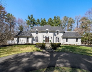 286 Mayflower Cir, Hanover, Massachusetts, 5 Bedrooms Bedrooms, 9 Rooms Rooms,5 BathroomsBathrooms,Residential,For Sale,Mayflower Cir,73507362