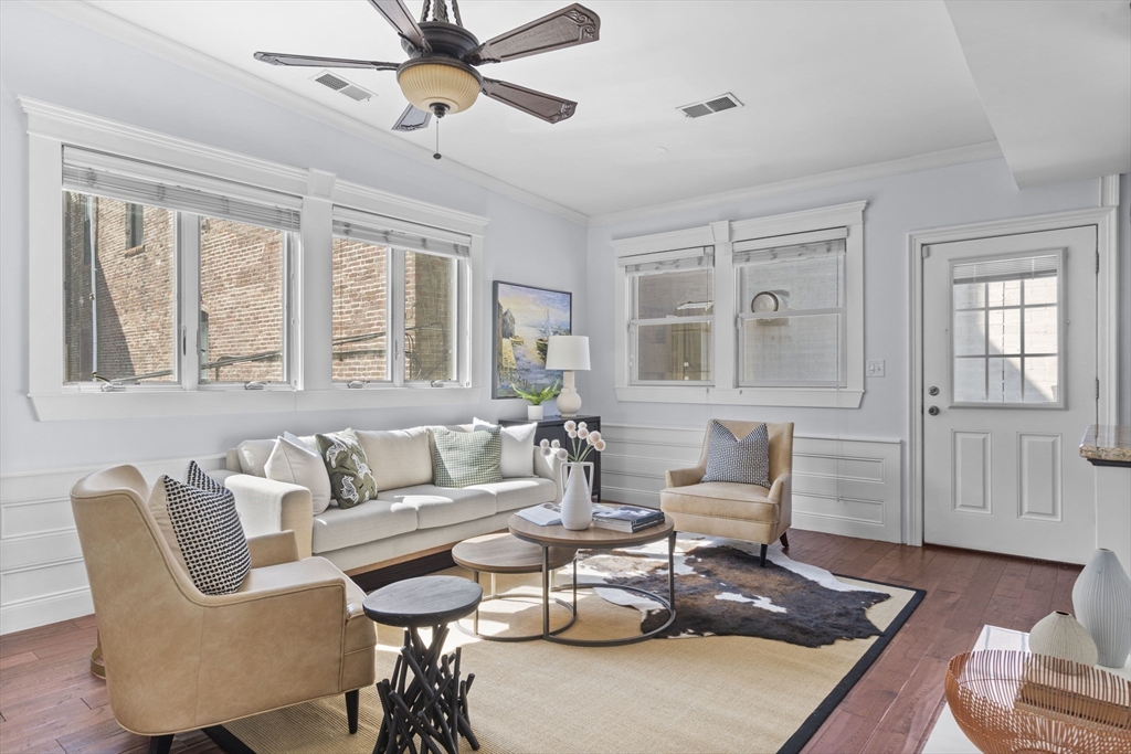 5 Newhill Place, Boston, Massachusetts, 2 Bedrooms Bedrooms, 4 Rooms Rooms,2 BathroomsBathrooms,Residential,For Sale,Newhill Place,73508574