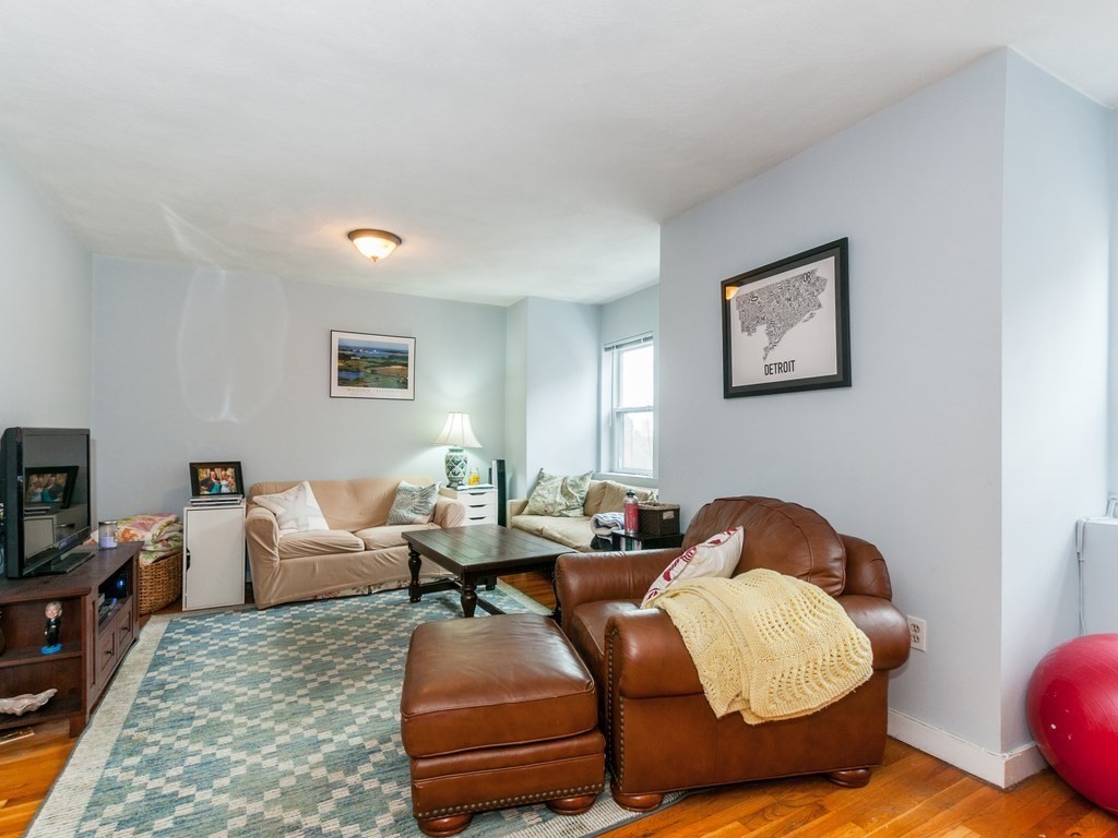 532 Tremont St, Boston, Massachusetts, 2 Bedrooms Bedrooms, 4 Rooms Rooms,1 BathroomBathrooms,Residential Lease,For Rent,Tremont St,73509432