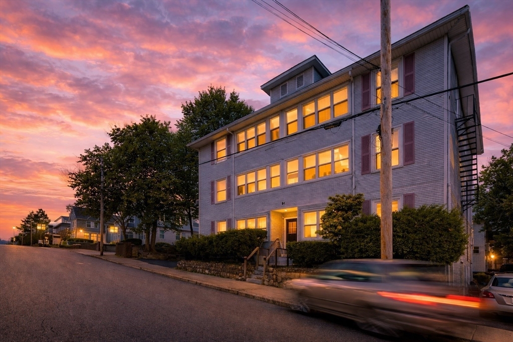 51 Wood Ave, Woonsocket, Rhode Island, 33 Rooms Rooms,Residential Income,For Sale,Wood Ave,73508838