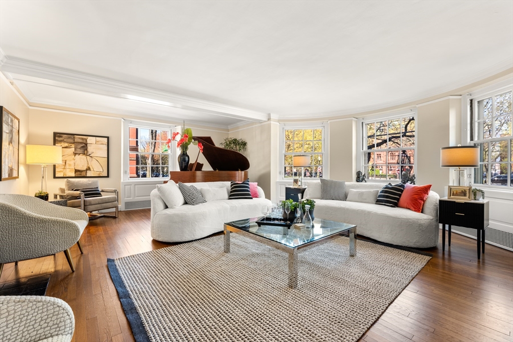 192 Commonwealth Ave, Boston, Massachusetts, 4 Bedrooms Bedrooms, 7 Rooms Rooms,3.5 BathroomsBathrooms,Residential,For Sale,Commonwealth Ave,73508958