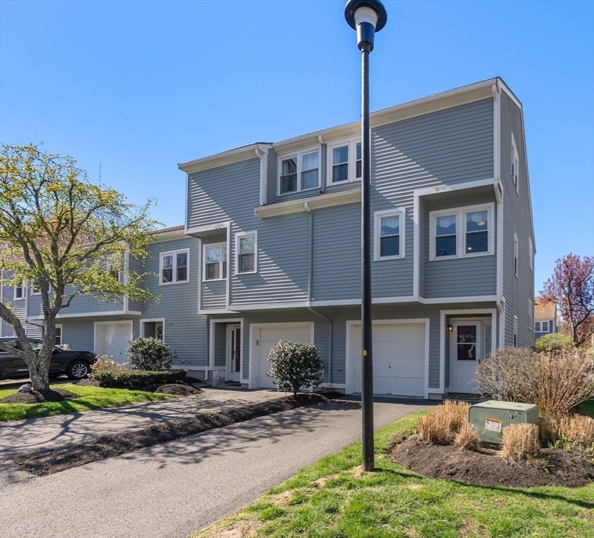 1 Spruance Way, Salem, Massachusetts, 2 Bedrooms Bedrooms, 5 Rooms Rooms,1.5 BathroomsBathrooms,Residential,For Sale,Spruance Way,73509434