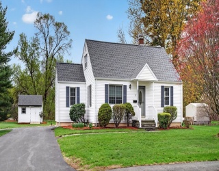 13 Hamilton Rd, Northborough, Massachusetts, 4 Bedrooms Bedrooms, 9 Rooms Rooms,1 BathroomBathrooms,Residential,For Sale,Hamilton Rd,73509282