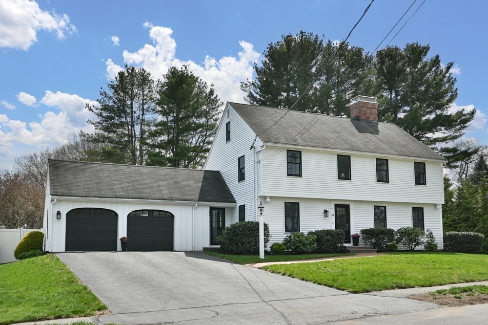 24 Indian Tree Lane, Reading, Massachusetts, 4 Bedrooms Bedrooms, 8 Rooms Rooms,2.5 BathroomsBathrooms,Residential,For Sale,Indian Tree Lane,73509440