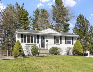 43 Perley Ave, Peabody, Massachusetts, 4 Bedrooms Bedrooms, 8 Rooms Rooms,2 BathroomsBathrooms,Residential,For Sale,Perley Ave,73509435