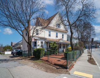 17-19 Crafts St, Newton, Massachusetts, 7 Bedrooms Bedrooms, 13 Rooms Rooms,4 BathroomsBathrooms,Residential Income,For Sale,Crafts St,73508970