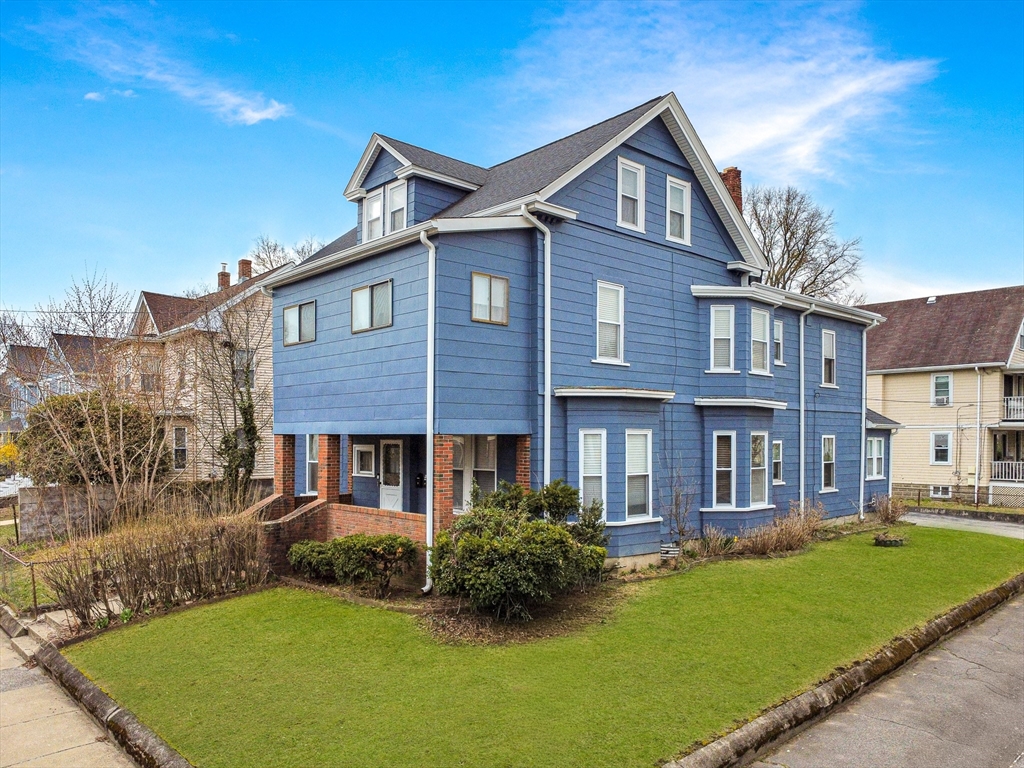 89 Boston Ave, Medford, Massachusetts, 7 Bedrooms Bedrooms, 13 Rooms Rooms,2 BathroomsBathrooms,Residential Income,For Sale,Boston Ave,73509409