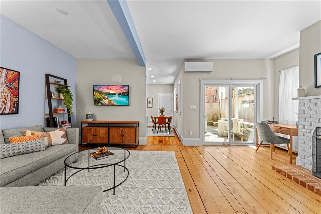 33 Mystic St, Boston, Massachusetts, 1 Bedroom Bedrooms, 3 Rooms Rooms,1.5 BathroomsBathrooms,Residential,For Sale,Mystic St,73508850
