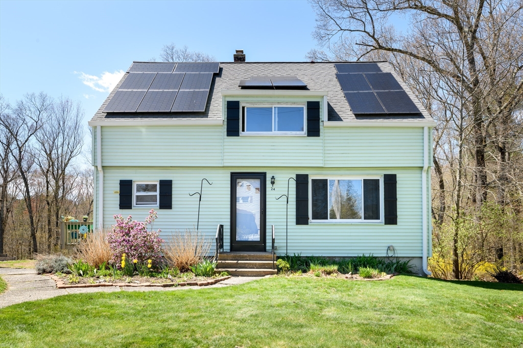 24 Chestnut Hill Rd, Oxford, Massachusetts, 3 Bedrooms Bedrooms, 7 Rooms Rooms,1.5 BathroomsBathrooms,Residential,For Sale,Chestnut Hill Rd,73508602