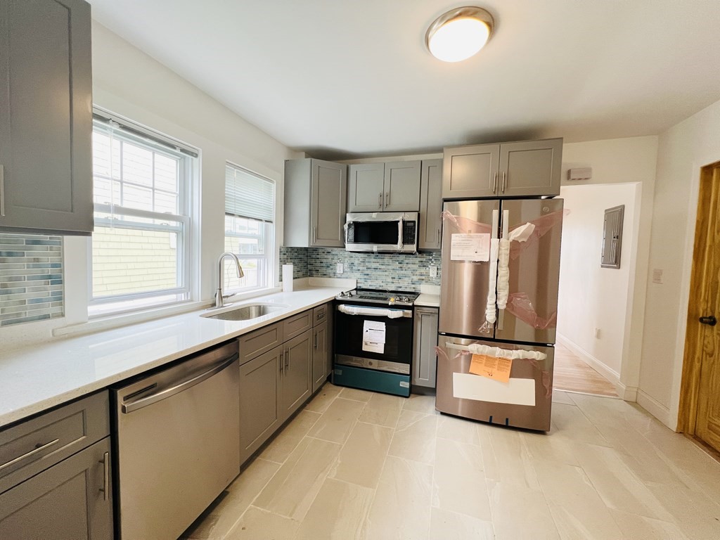 30 Eatonia St, Boston, Massachusetts, 2 Bedrooms Bedrooms, 5 Rooms Rooms,2 BathroomsBathrooms,Residential Lease,For Rent,Eatonia St,73508867