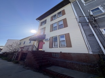 12 Leeds St, Boston, Massachusetts, 3 Bedrooms Bedrooms, 8 Rooms Rooms,3 BathroomsBathrooms,Residential Income,For Sale,Leeds St,73508778