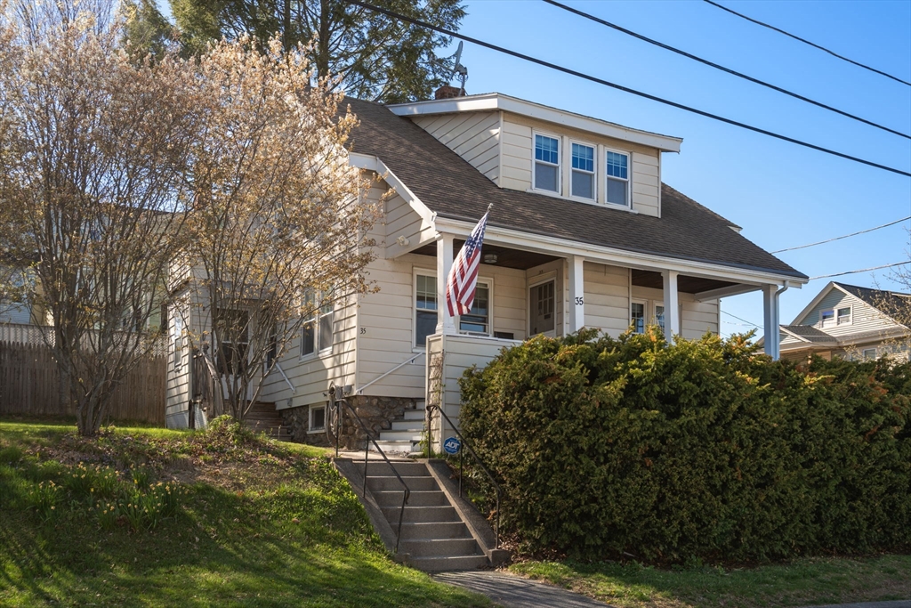 35 Boardman St, Worcester, Massachusetts, 3 Bedrooms Bedrooms, 6 Rooms Rooms,1.5 BathroomsBathrooms,Residential,For Sale,Boardman St,73508874