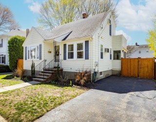 7 Linden Rd, Peabody, Massachusetts, 4 Bedrooms Bedrooms, 7 Rooms Rooms,2 BathroomsBathrooms,Residential,For Sale,Linden Rd,73508859