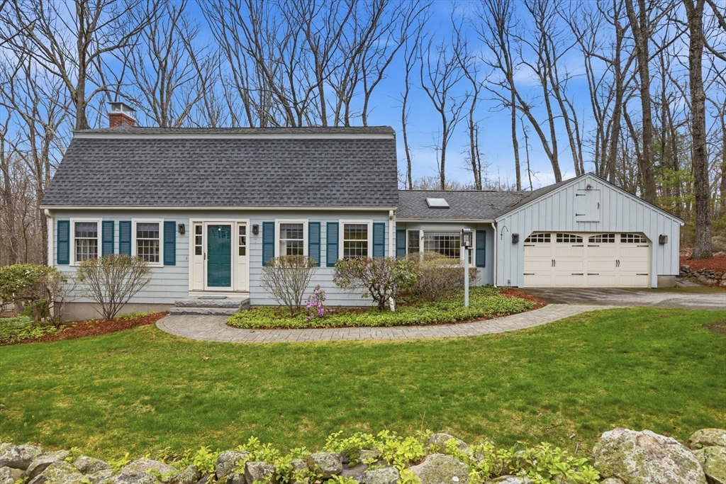 7 Beaver Dam Dr, Westford, Massachusetts, 3 Bedrooms Bedrooms, 7 Rooms Rooms,2.5 BathroomsBathrooms,Residential,For Sale,Beaver Dam Dr,73509010