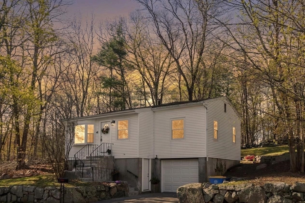 41 Maple St, Randolph, Massachusetts, 3 Bedrooms Bedrooms, 6 Rooms Rooms,1 BathroomBathrooms,Residential,For Sale,Maple St,73509011