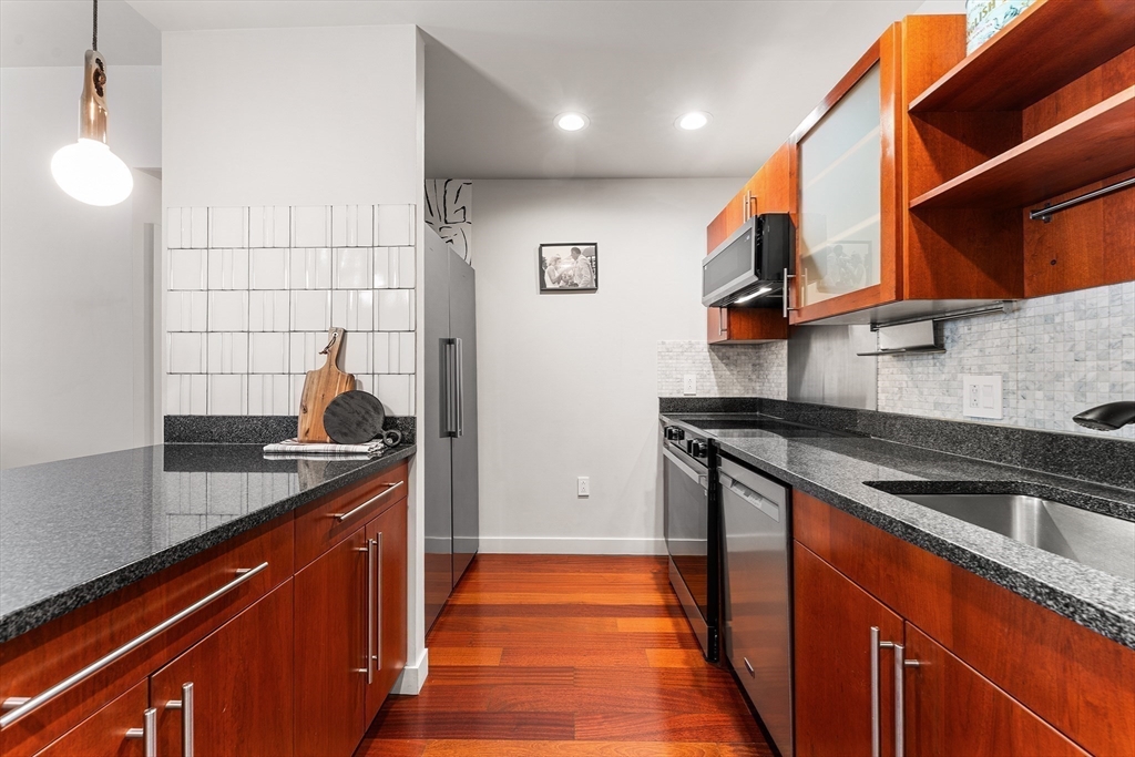 17 Otis St, Cambridge, Massachusetts, 2 Bedrooms Bedrooms, 4 Rooms Rooms,2 BathroomsBathrooms,Residential,For Sale,Otis St,73509107