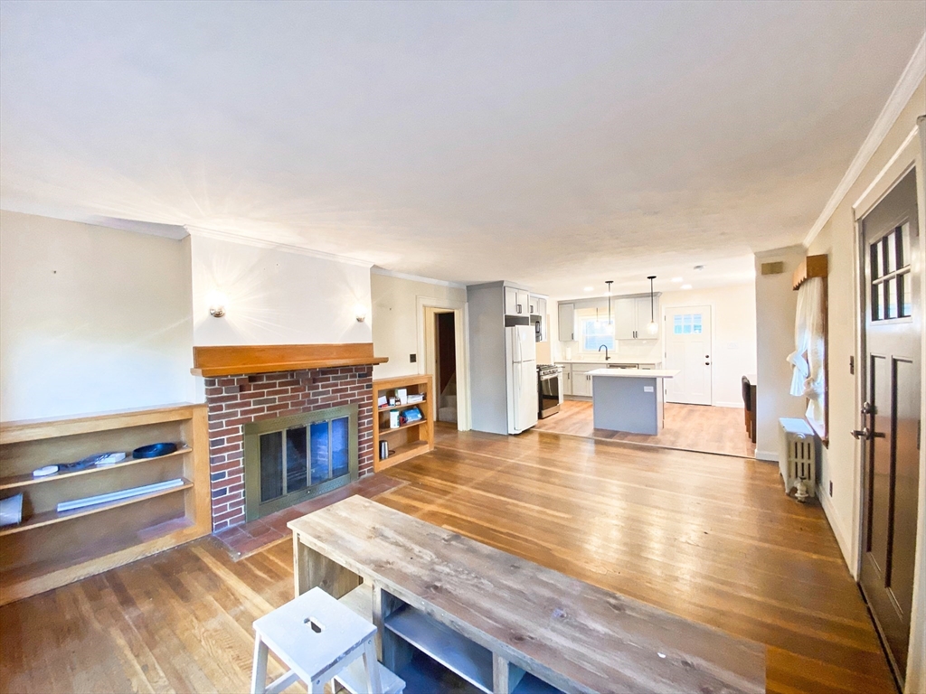 143 Shore Dr, Somerville, Massachusetts, 3 Bedrooms Bedrooms, 6 Rooms Rooms,1 BathroomBathrooms,Residential Lease,For Rent,Shore Dr,73508883