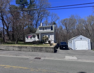 288 Weymouth St, Holbrook, Massachusetts, 2 Bedrooms Bedrooms, 6 Rooms Rooms,1 BathroomBathrooms,Residential,For Sale,Weymouth St,73509004