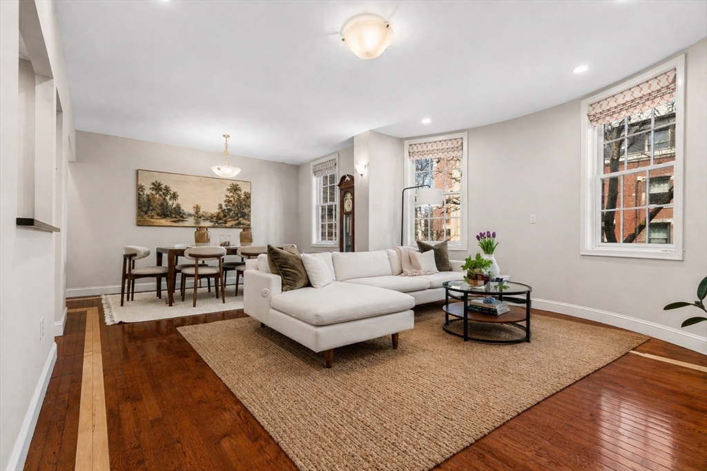 13 Bowdoin St, Boston, Massachusetts, 2 Bedrooms Bedrooms, 5 Rooms Rooms,2 BathroomsBathrooms,Residential,For Sale,Bowdoin St,73509279
